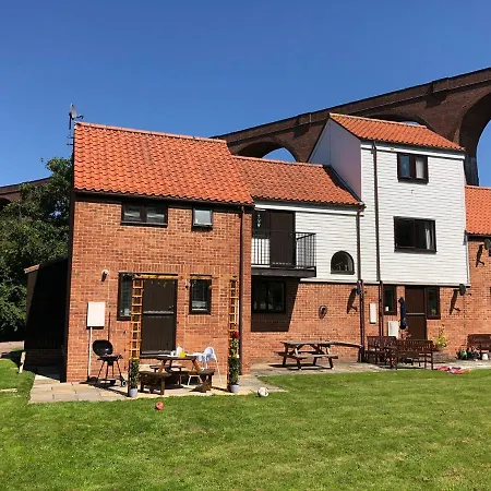 Captain Cook Riverside Walk * Whitby